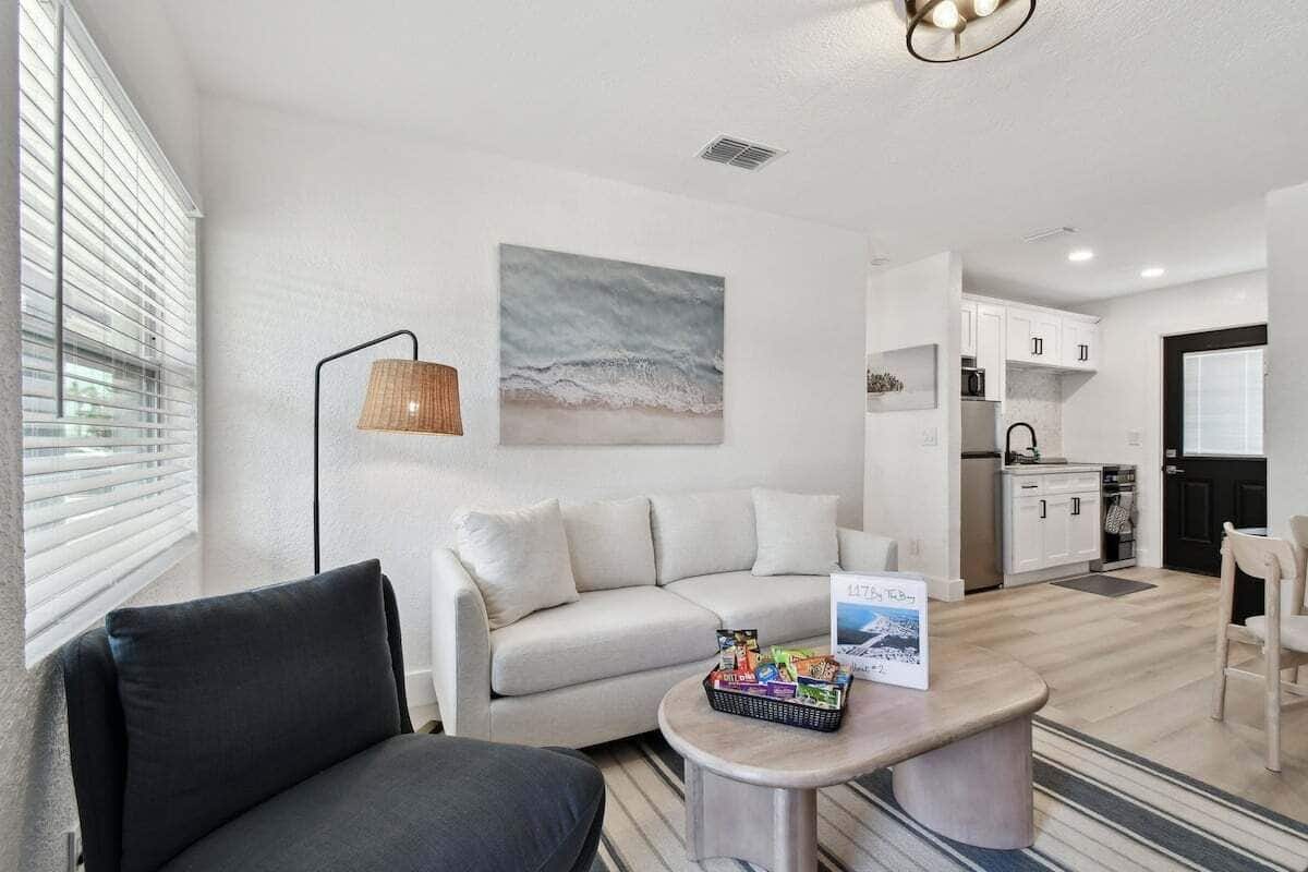 아파트, 침실 1개, 반려동물 동반 가능 | 거실 공간