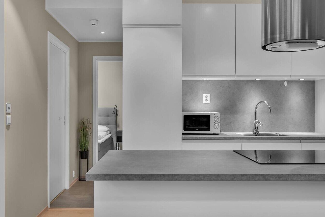 Kylskåp, mikrovågsugn, ugn och spishäll