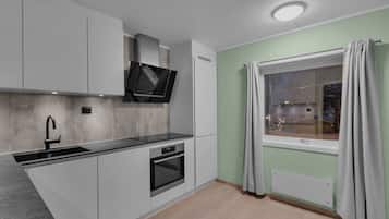 Kjøleskap, mikrobølgeovn, ovn og kokeplater