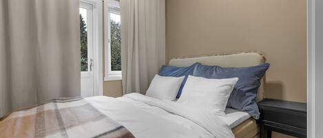 3 chambres, fer et planche à repasser, Wi-Fi, draps fournis