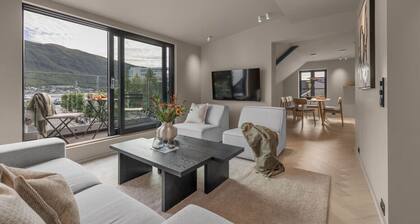 The Loft - 4BR/2BATH Central Apt