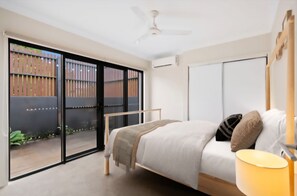 4 bedrooms, iron/ironing board, WiFi, bed sheets