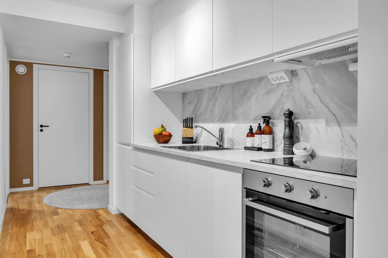 Kylskåp, mikrovågsugn, ugn och spishäll