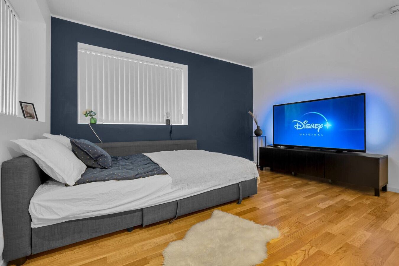 2 makuuhuonetta, silitysrauta/-lauta, Wi-Fi, vuodevaatteet