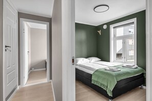 2 chambres, fer et planche à repasser, Wi-Fi, draps fournis