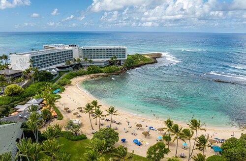 North Shore Luxury Beachfront w/ Hot Tub, Firepit and A/C