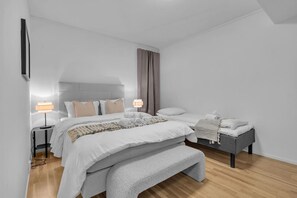 3 chambres, fer et planche à repasser, Wi-Fi, draps fournis