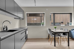 Kühlschrank, Ofen, Herdplatte, Geschirrspüler