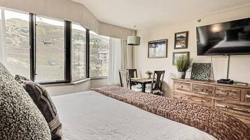 Strykjärn/strykbräda, wi-fi och sängkläder