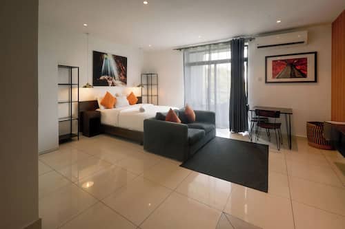 Executive-Studio, 1 Queen-Bett, Haustiere gestattet | Hochwertige Bettwaren, Betten mit Memory-Foam-Matratzen, Zimmersafe