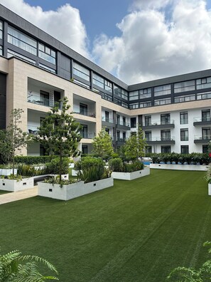 Courtyard view - Peravi Suites at Embassy Gardens (Accra)