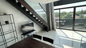 Luxury Duplex, 1 Bedroom, Pets allowed, Pool View | Living area