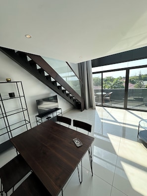 Luxury-Maisonette, 1 Schlafzimmer, Haustiere gestattet, Poolblick | Wohnbereich