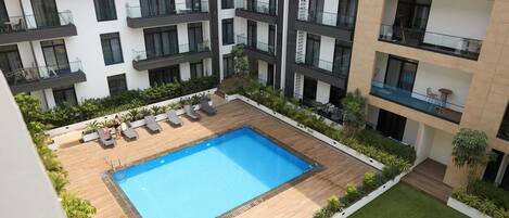 3 outdoor pools