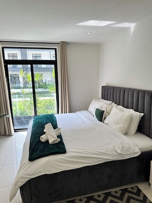 Literie de qualité, lit avec matelas en mousse à mémoire, coffre-fort