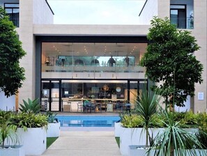 Courtyard view - Peravi Suites at Embassy Gardens (Accra)