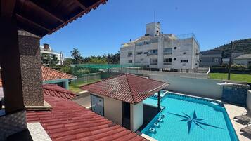 Casa luxo, acesso à piscina, vista para a piscina | Piscina | 2 piscinas externas, espreguiçadeiras