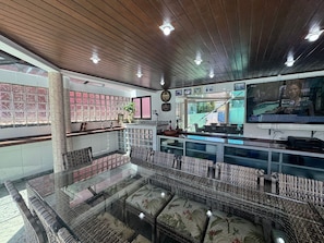 Deluxe House, Pool Access, Pool View | Dining room
