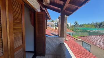 Casa luxo, acesso à piscina, vista para a piscina | Sacada