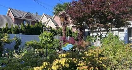 Vancouver Garden Hotel