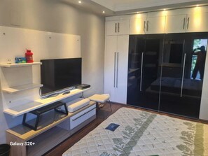 2 habitaciones, tabla de planchar con plancha, wifi y ropa de cama 