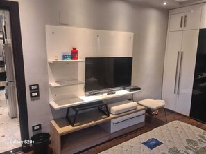 2 habitaciones, tabla de planchar con plancha, wifi y ropa de cama 