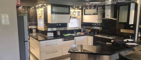 微波炉、烤箱、炉灶、洗碗机