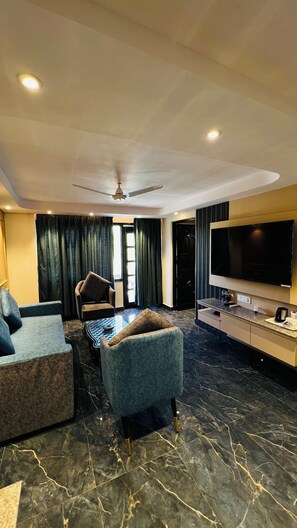 Comfort Suite, Balcony, Lake View