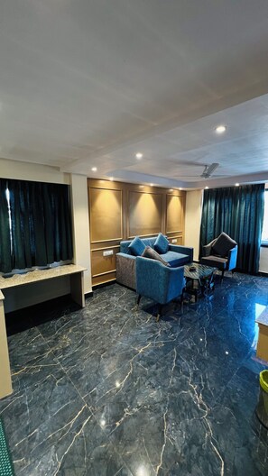 Comfort Suite, Balcony, Lake View