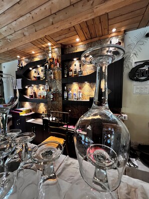 Bar junto a la piscina