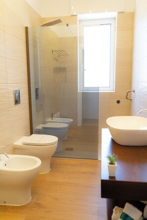 Luxury Suite, Sea View | Bathroom | Slippers - Partenope's house (Ercolano)