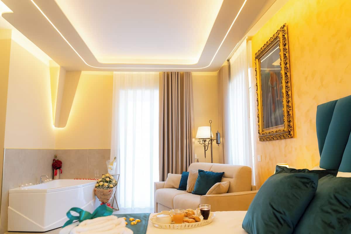 Luxury Suite, Sea View | In-room safe, free WiFi