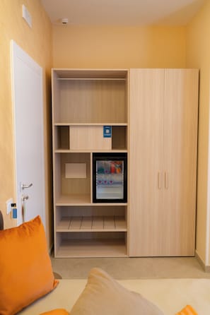 Deluxe Double Room, Balcony, Mountain View | Wardrobe