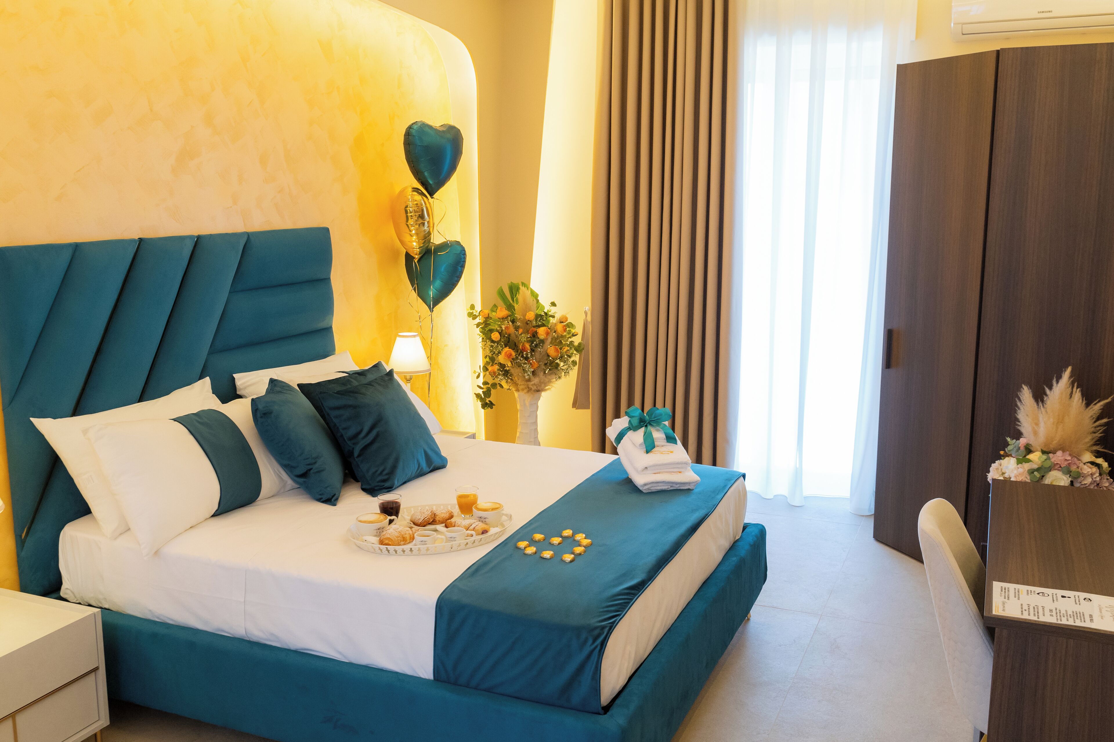 Luxury Suite, Sea View | In-room safe, free WiFi