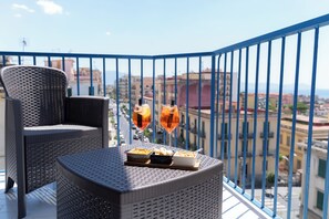 Luxe suite, uitzicht op zee | Balkon