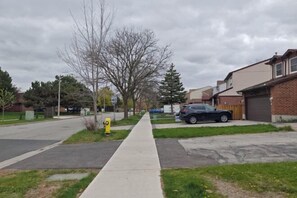 Self parking - Slowhouse (Toronto)