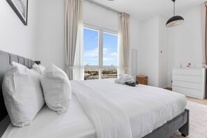 1 bedroom, desk, iron/ironing board, WiFi - StayShort - Barsha Heights sleeps 2 with Swimming Pool! (Barsha Heights)