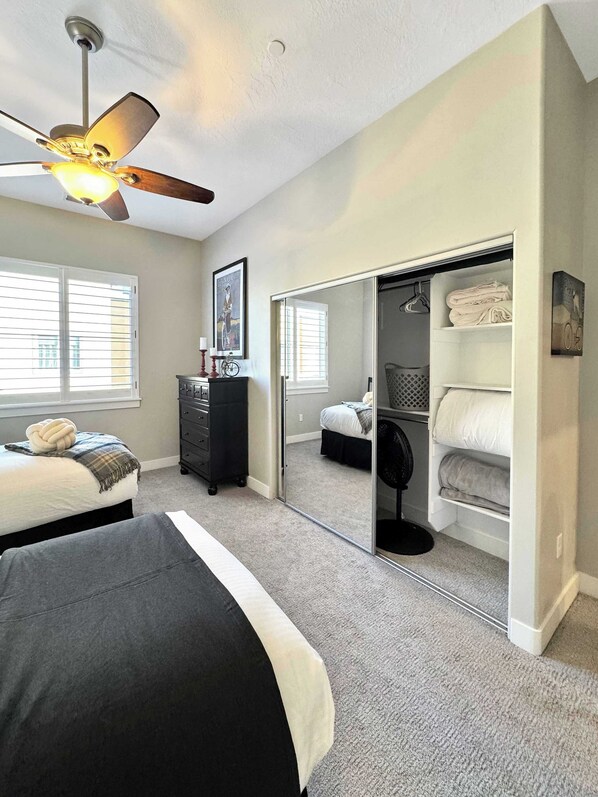 2 bedrooms, iron/ironing board, WiFi, bed sheets