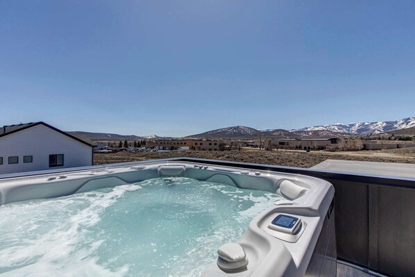 Outdoor spa tub - 6BR Dream Chalet • Hot Tub • EV • Sleeps 20 (Park City)
