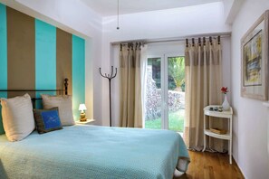 Desk, iron/ironing board, travel cot, WiFi - Villa Laurette Kratigos, Private Escape with Views (Kratigos)