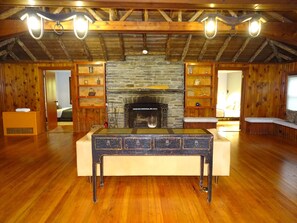 Unclassified image, 2 of 45, button