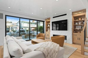 Smart-TV, peis og kontorer