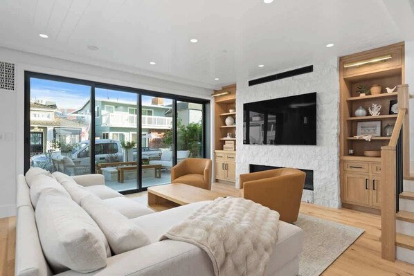 Smart TV, fireplace, offices