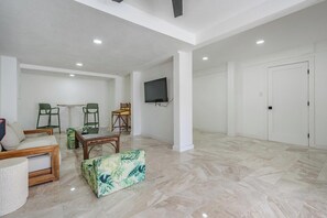 テレビ、書斎 / ワークスペース