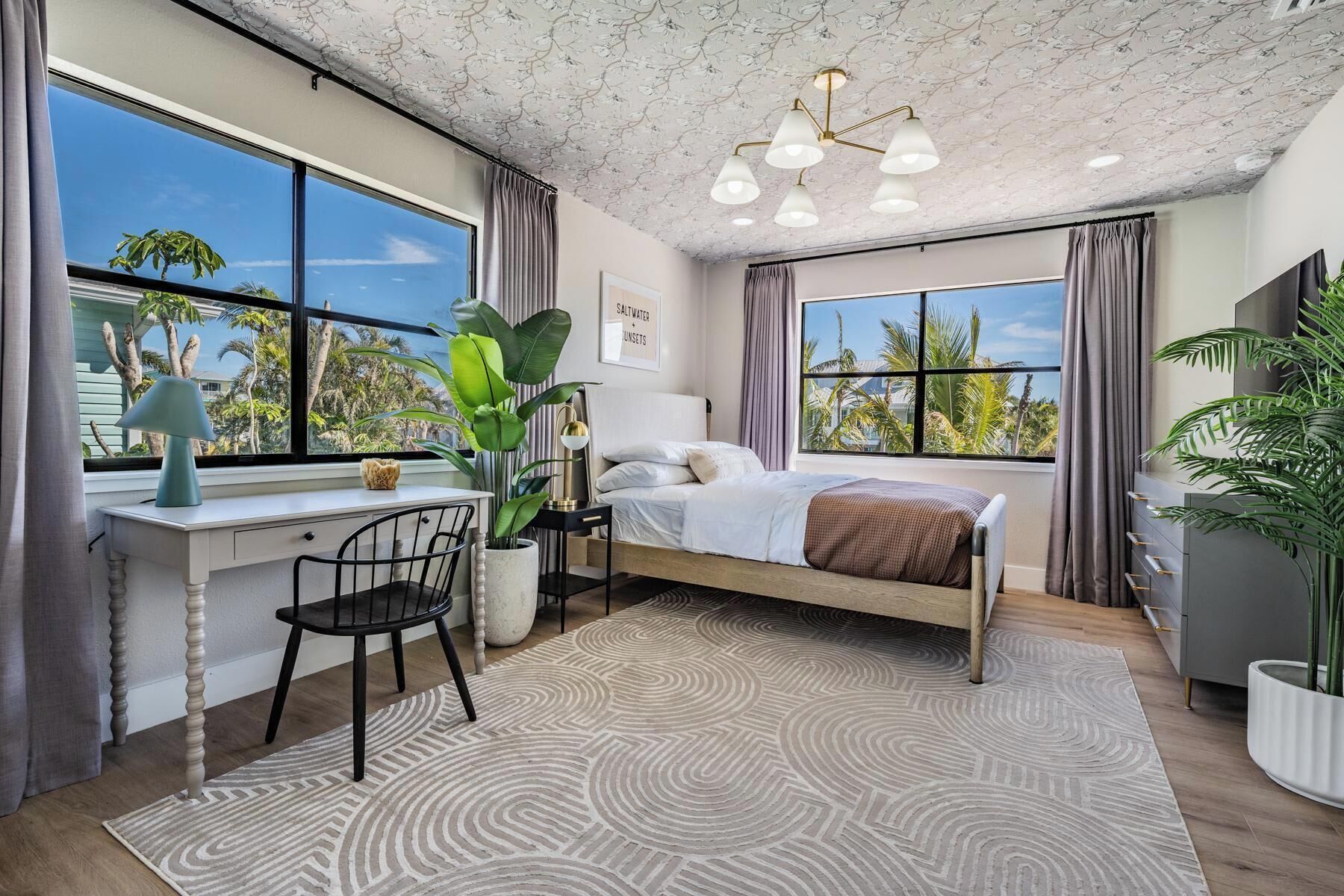 4 bedrooms, desk, iron/ironing board, travel crib