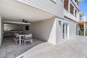 屋外ダイニングエリア