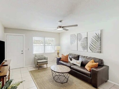 Family & Pet Friendly-Waterfront-Sleeps 4