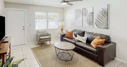 Family & Pet Friendly-Waterfront-Sleeps 4