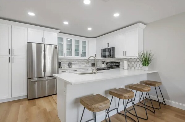 Fridge, microwave, oven, stovetop