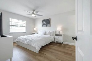 1 bedroom, travel cot, WiFi, bed sheets - Cozy 1BR Condo | Family & Pet Friendly (Apollo Beach)